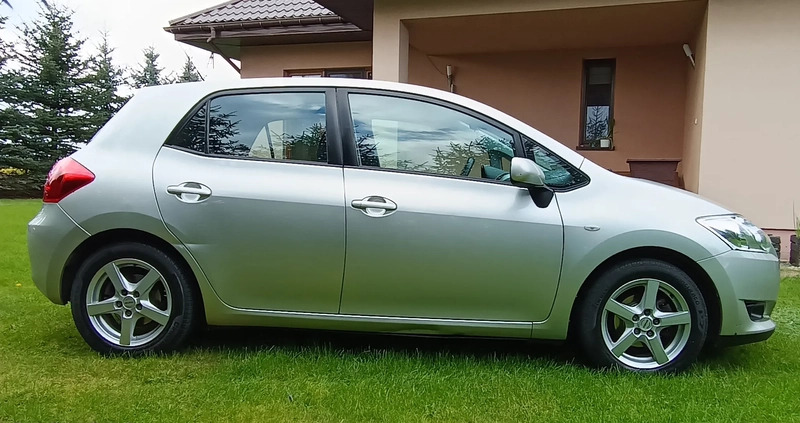 Toyota Auris cena 18000 przebieg: 301000, rok produkcji 2007 z Płock małe 232